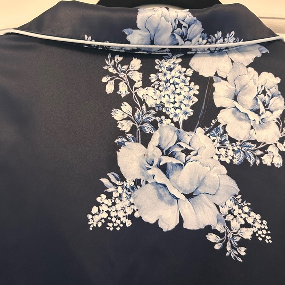 LÉ Rose Mileva Bleu De Fleur Printed PJ Set - Picture 6 of 9